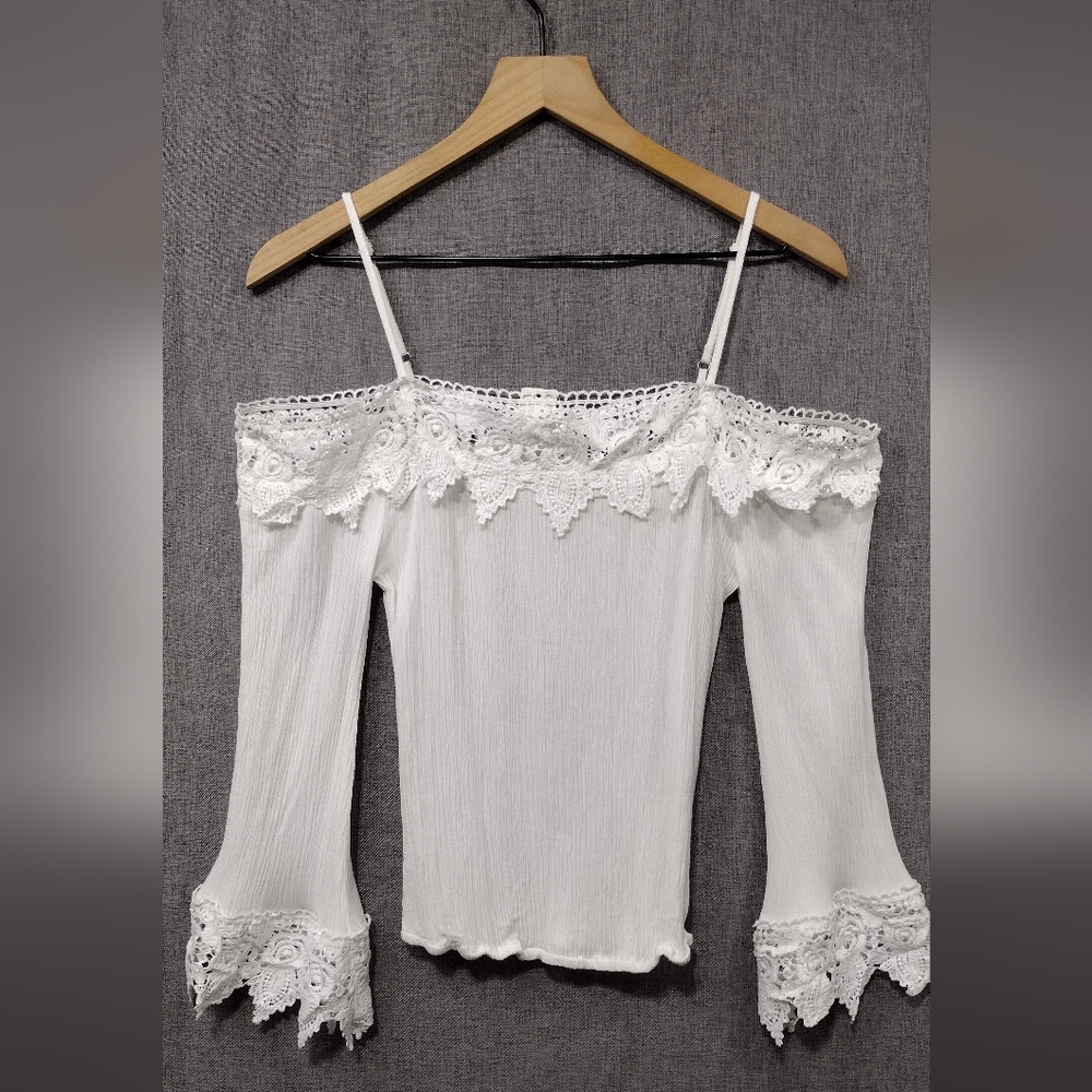 NWT NY&C Lace Trim Cold Shoulder Top Womens XS White Fairy Retro Boho Holiday